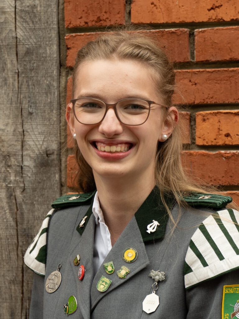 Social Media / Pressewartin - Laura Hacke